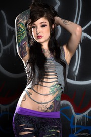 Tattooed Slut Kelsi Lynn Spreading-00