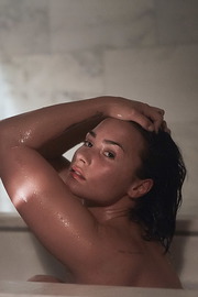 Demi Lovato Taking Cool Shower-02