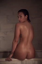 Demi Lovato Taking Cool Shower-05