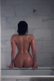 Demi Lovato Taking Cool Shower-07