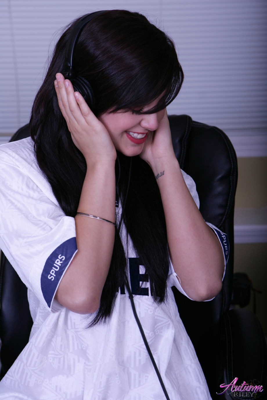 Closed Eyes Opened Lips 07