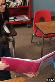 Lizz Is The Most Popular Girl At The School-04