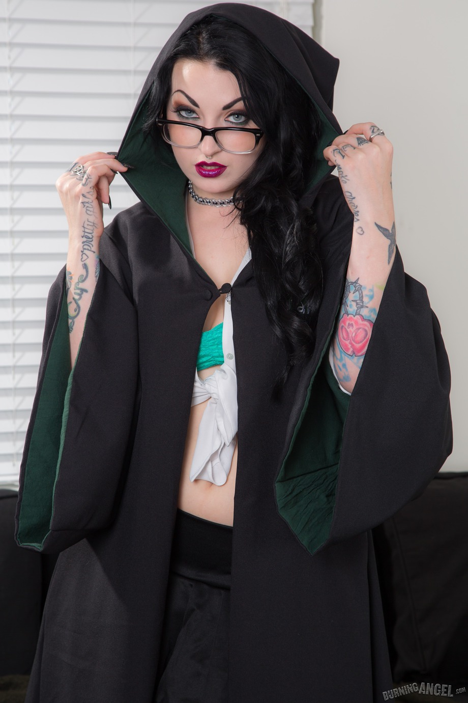 Tattooed Horny Slut Draven Star 00