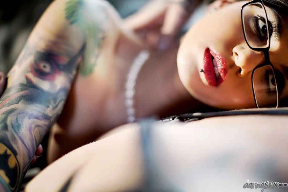 Holly Morgan : Glamour Sex 00