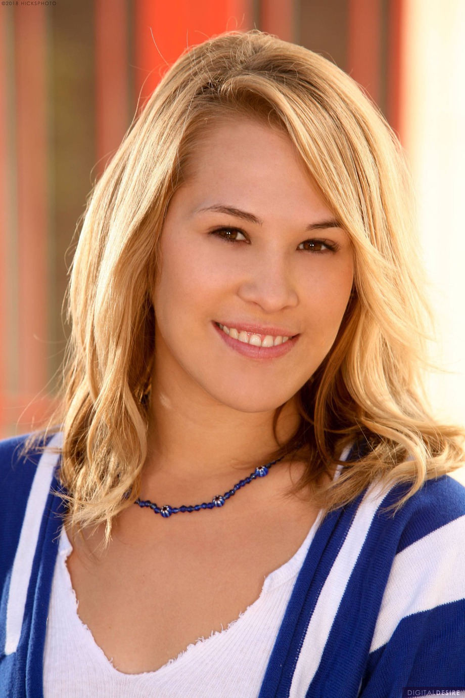 Stunning Kimberly Kiss 00