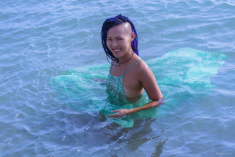 Exotic Babe Julie 01