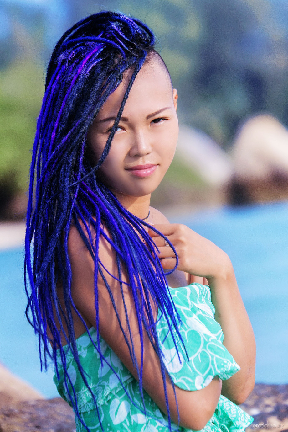 Exotic Babe Julie 13