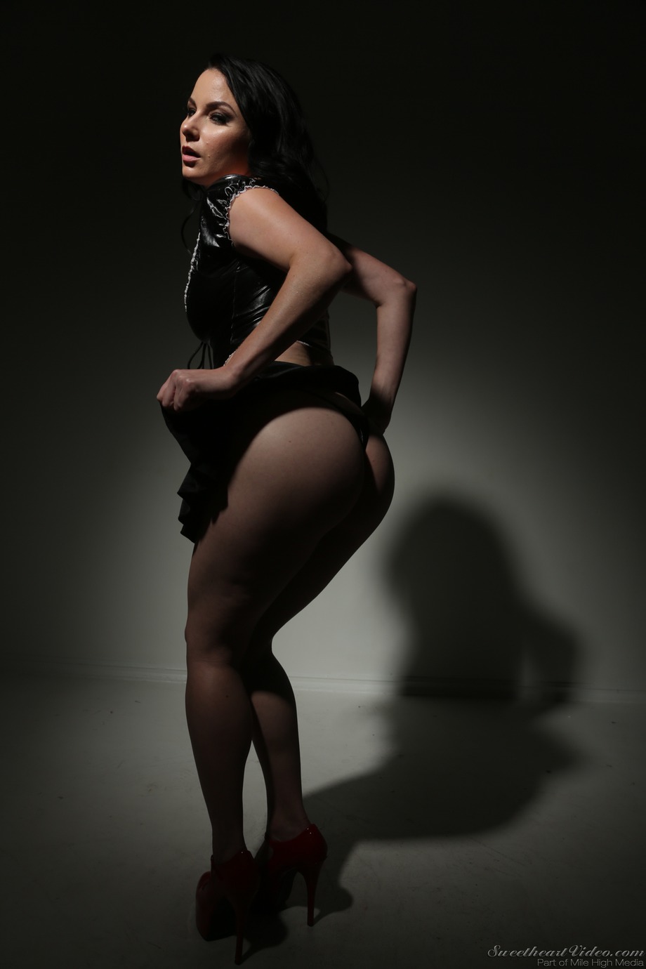 Tattooed Slut In The Dark Studio 01