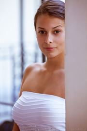 Lia Taylor Without Make-up-01