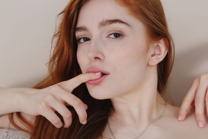 Russian beauty Jia Lissa looks pretty in a pink top 09
