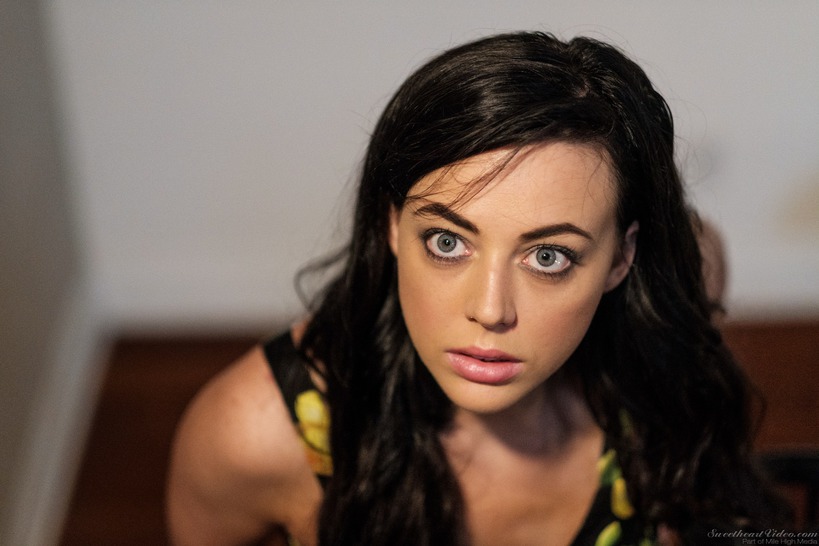 Tribbing With Mommy 01