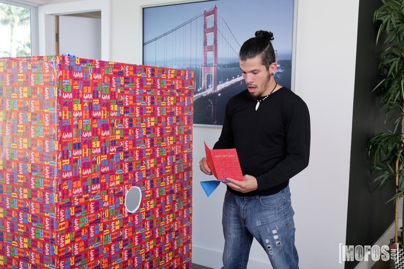 Horny Vienna Black Tries Anal 01