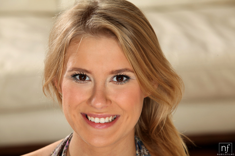 Blonde And Beautiful - S30:E14 02