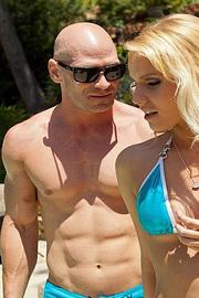 Bikini blonde Vanessa Cage-01
