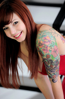 Tattooed Ivy With Dildo